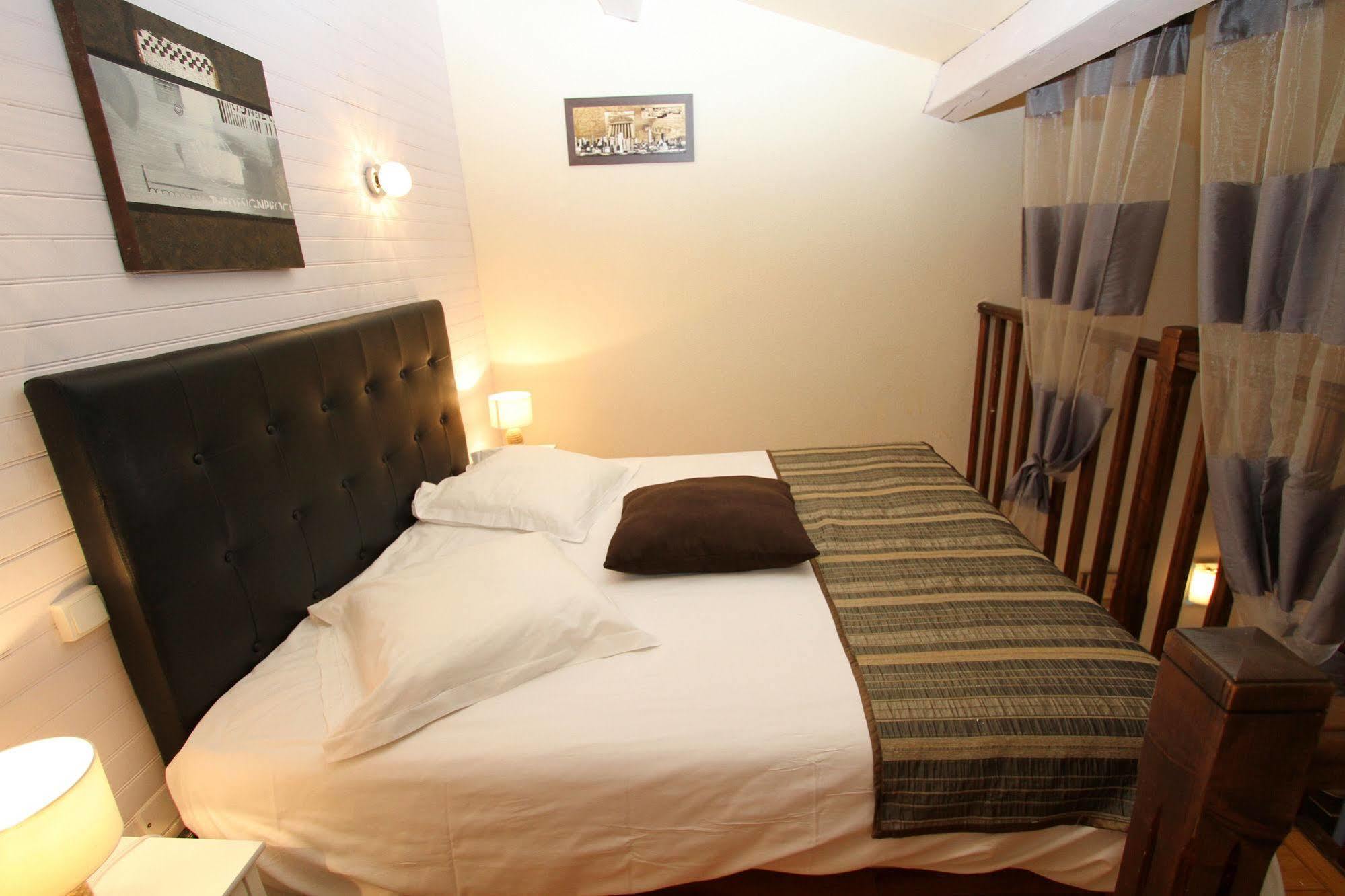 Auberge Des Pins Tourrettes Kültér fotó